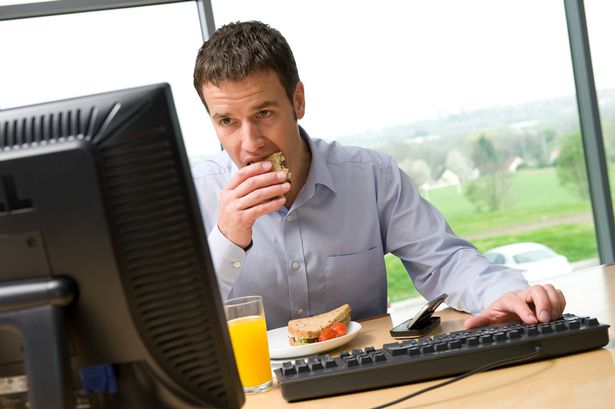 3 عامل شگفت انگیز باعث چاقی شما در محل کار هستند!